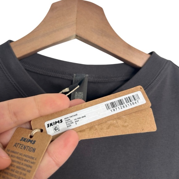 Skims Kim Kardashian New Vintage V-Neck Tank in Ash Gray Women’s Size Small - Picture 7 of 9